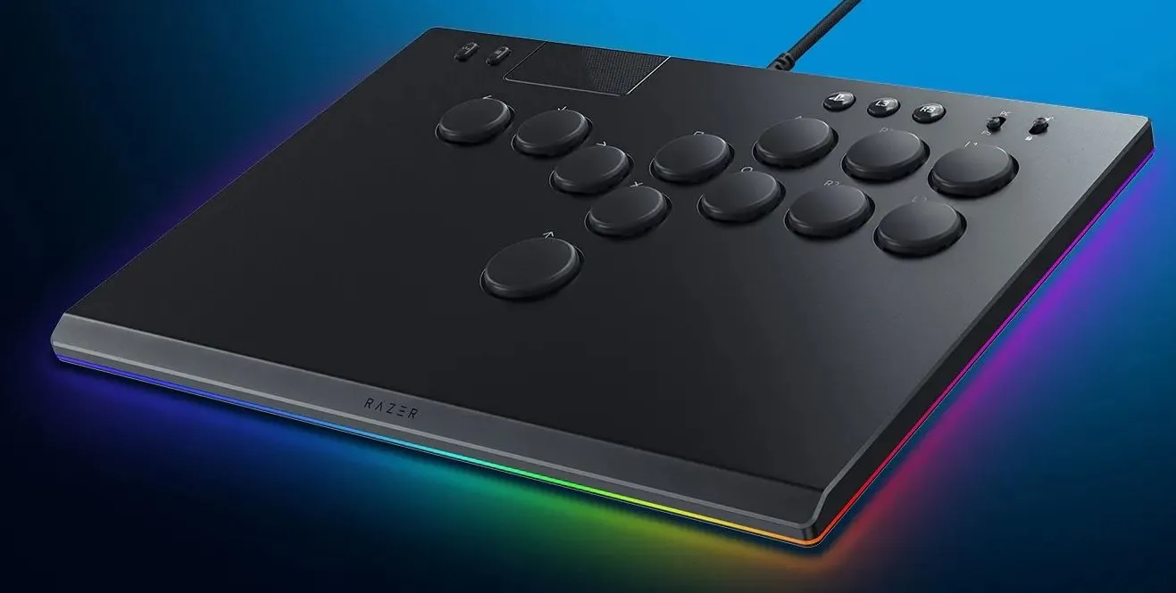 Bộ điều khiển Razer Kitsune leverless màu đen, hiển thị các nút bấm được bố trí khoa học trên bề mặt.