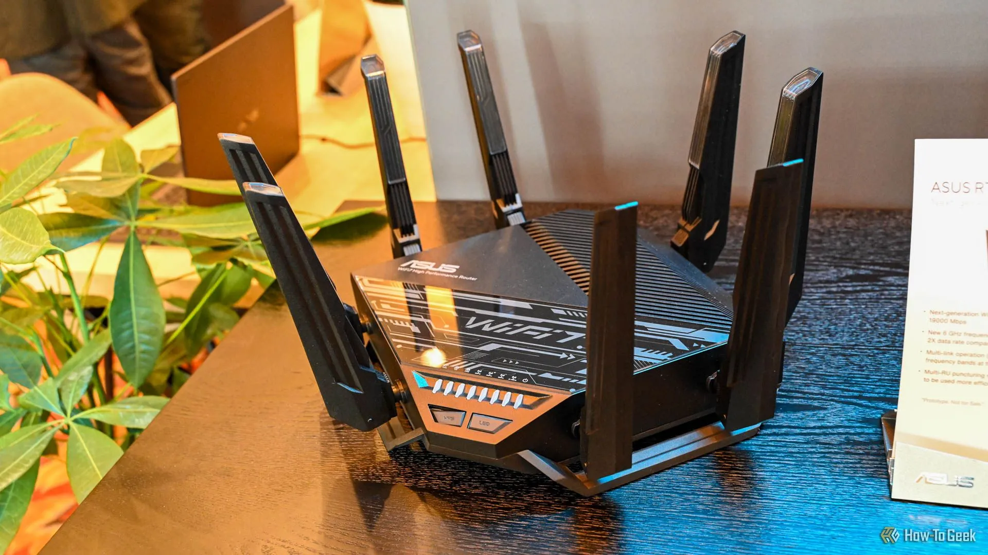 Bộ định tuyến Wi-Fi 7 ASUS, thiết bị phát sóng không dây tốc độ cao.
