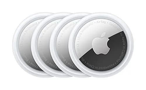 Bốn chiếc Apple AirTag màu trắng, thiết bị định vị nhỏ gọn giúp tìm kiếm đồ vật thất lạc dễ dàng thông qua ứng dụng Find My.