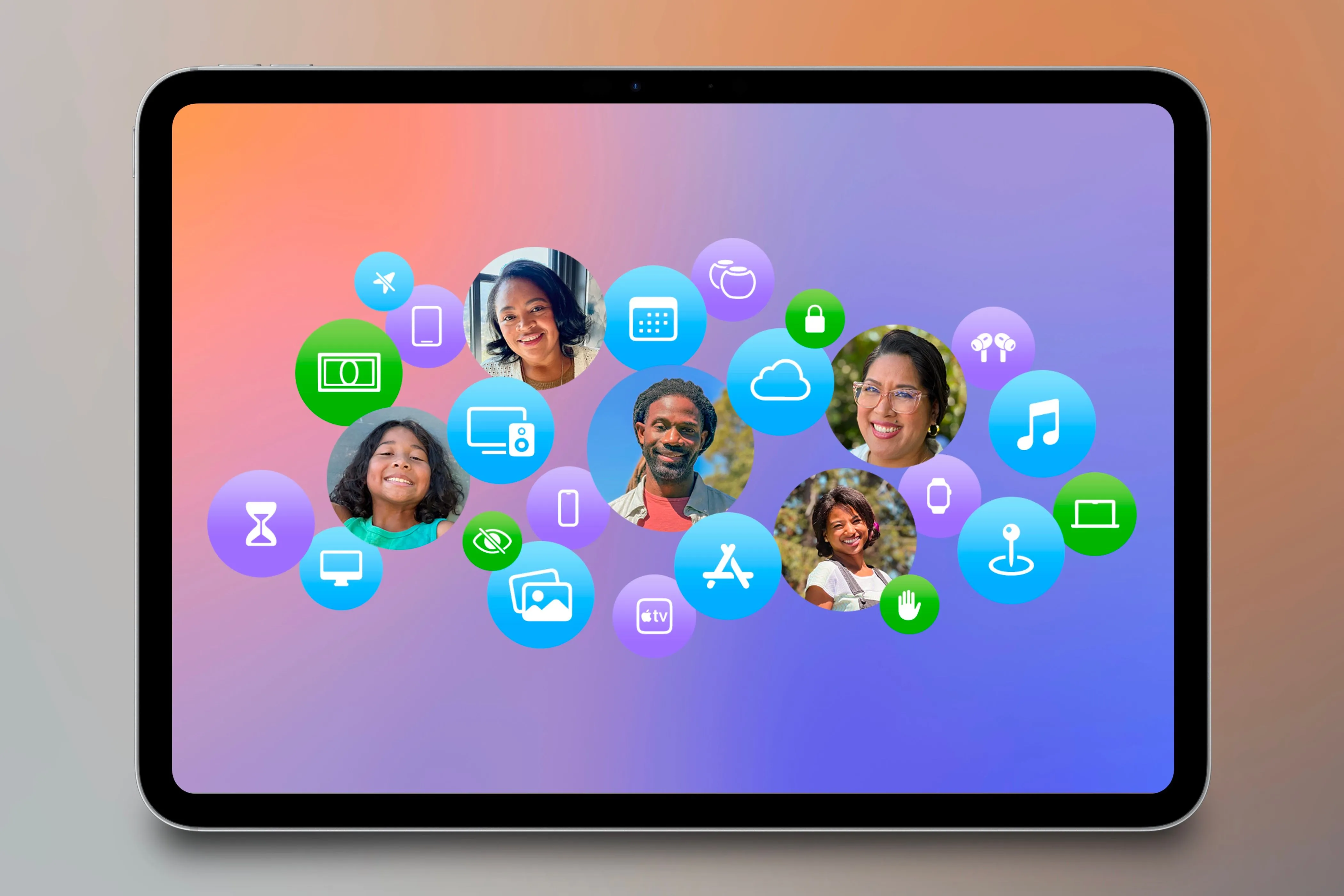 Các biểu tượng Family Sharing trên màn hình iPad với nền màu sắc, minh họa tính năng Chia sẻ gia đình Apple.