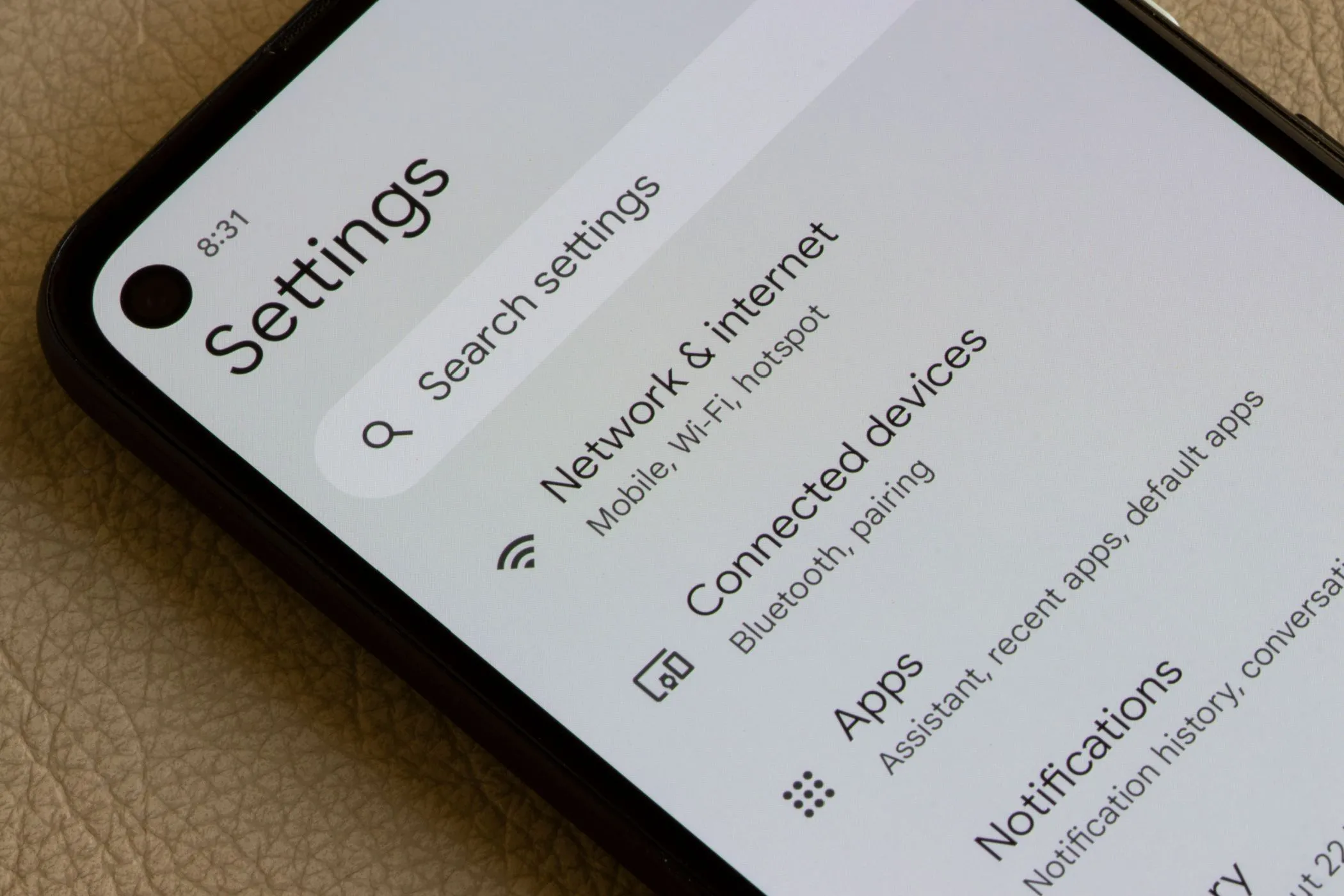 Cài đặt Mạng và Internet trên điện thoại Android, nơi người dùng có thể tìm thấy tên và mật khẩu điểm phát sóng Wi-Fi.