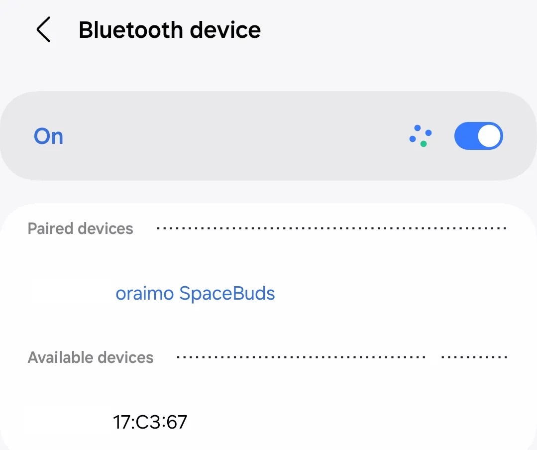Chọn một thiết bị Bluetooth cụ thể, ví dụ như tai nghe, để thiết lập tự động mở ứng dụng nhạc.