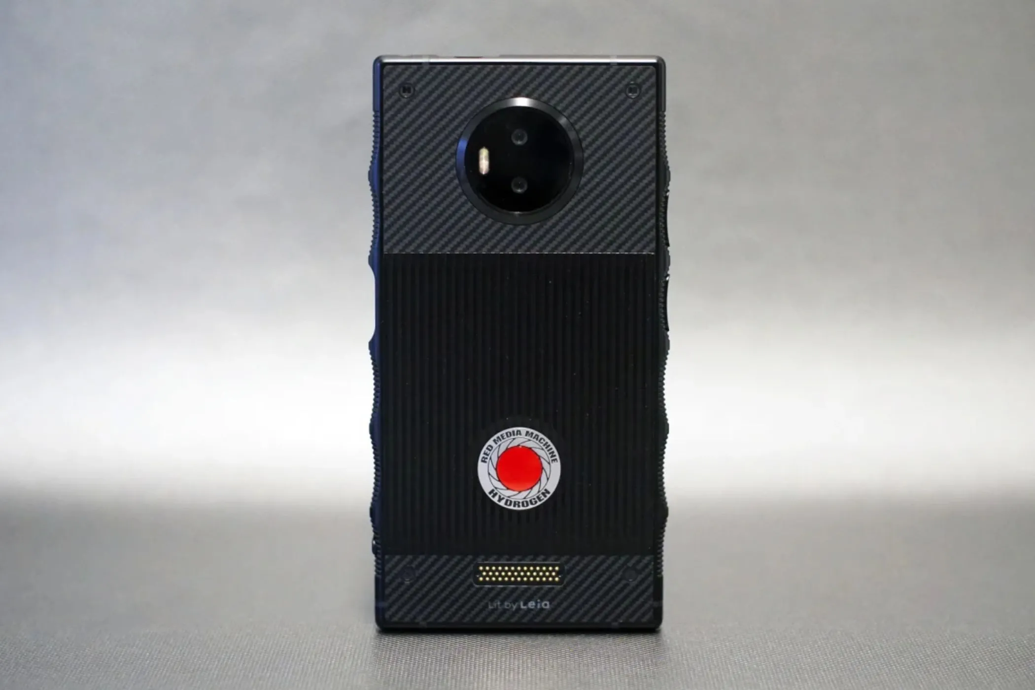 Điện thoại RED Hydrogen One với màn hình holographic 4V hiển thị hiệu ứng 3D không cần kính