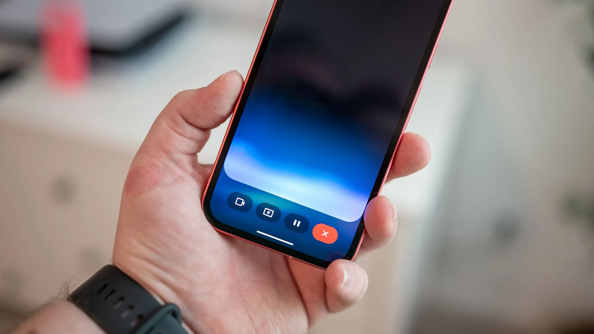 Gemini Live đang chạy trên Google Pixel 9a, hiển thị giao diện tương tác AI thông minh