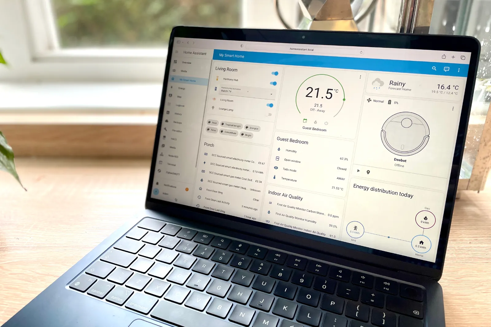 Giao diện Home Assistant trên MacBook Air, nền tảng tối ưu tự động hóa HomeKit