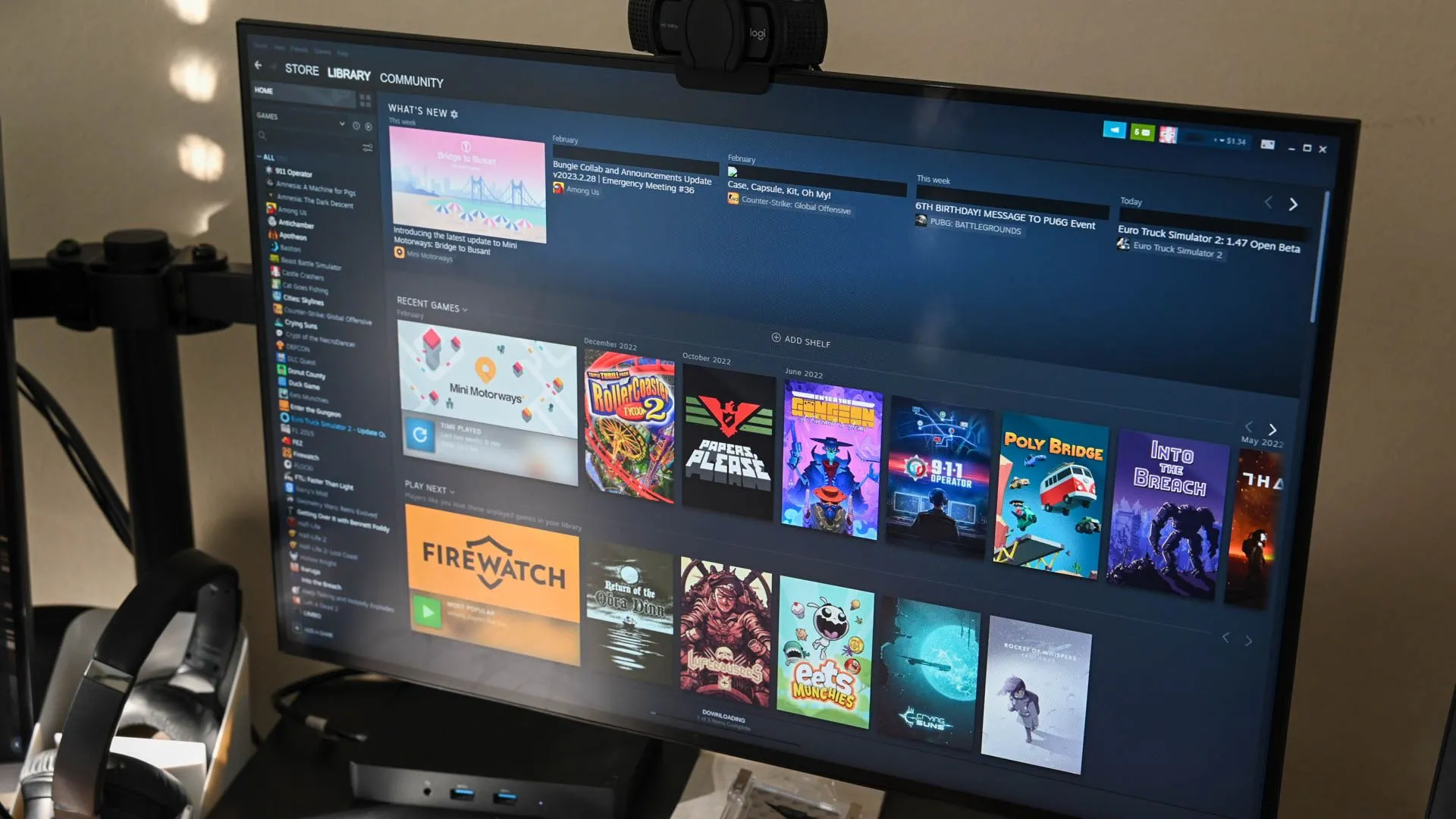 Giao diện thư viện Steam với hàng trăm tựa game đã tải về, tượng trưng cho tình trạng backlog game miễn phí của game thủ.