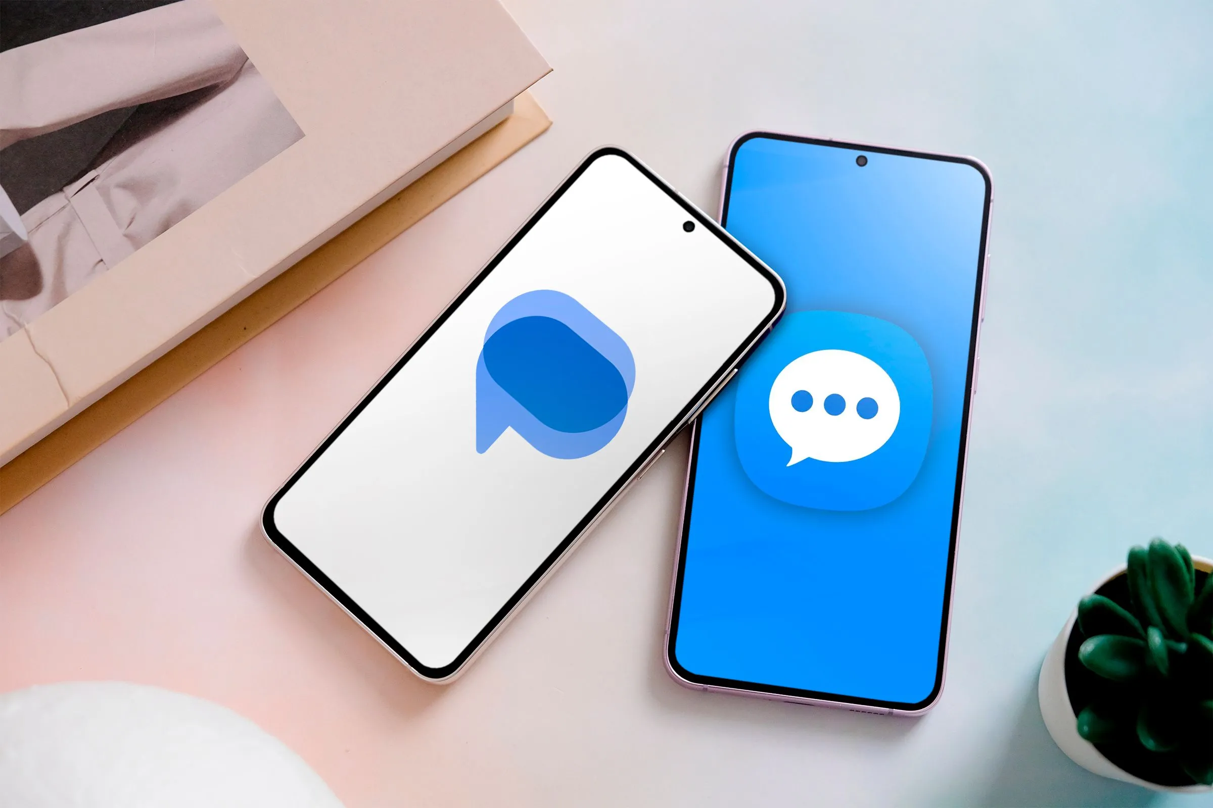 Hai điện thoại hiển thị ứng dụng Google Messages và Samsung Messages, tượng trưng cho trải nghiệm nhắn tin trên Android