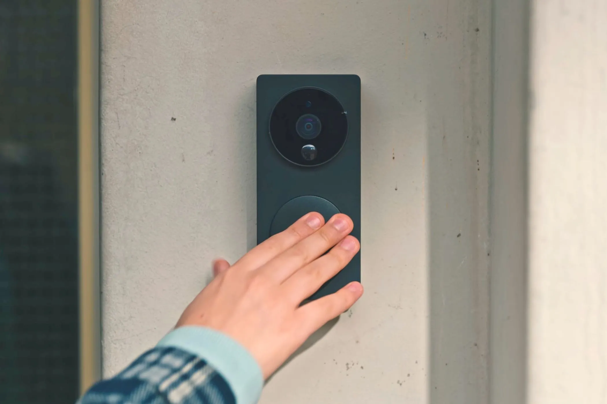 Hình ảnh sản phẩm chuông cửa video Aqara G4, nhấn mạnh thiết kế hiện đại và khả năng kết nối.