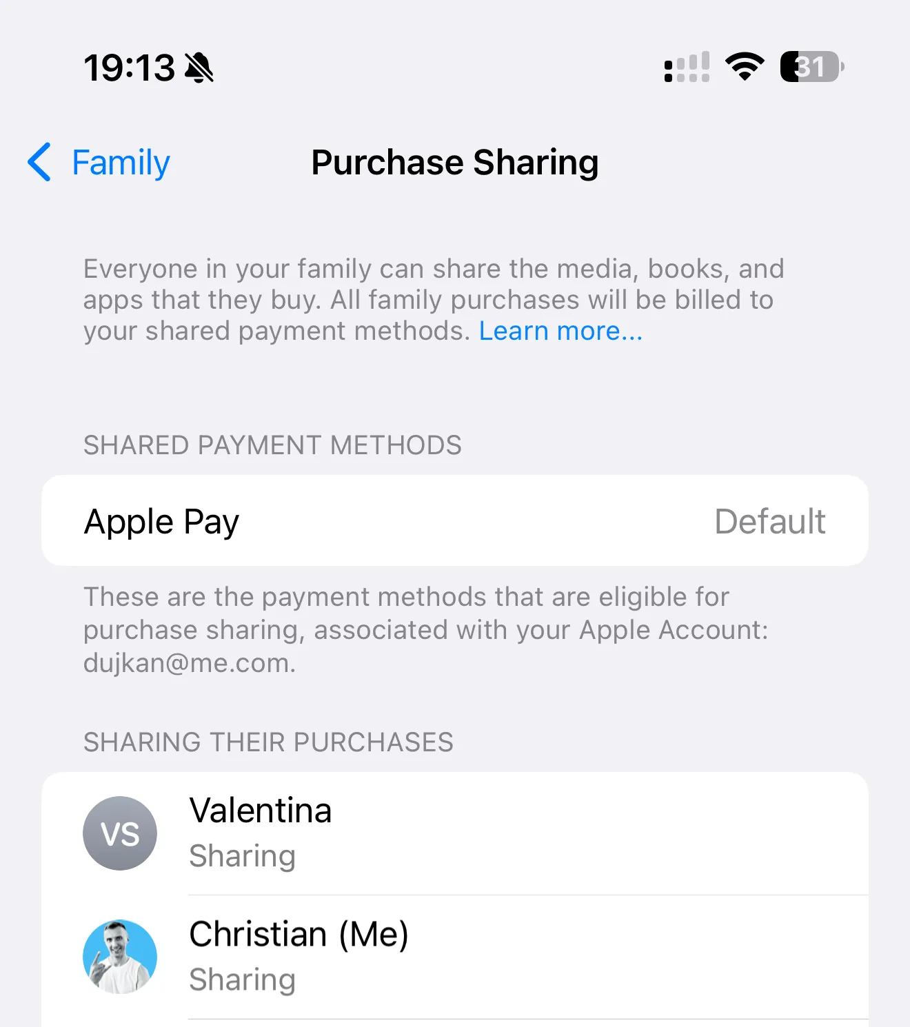 Màn hình Cài đặt Chia sẻ Mua hàng trong Family Sharing trên iPhone, minh họa nơi quản lý các tùy chọn chia sẻ ứng dụng và tính năng Ask to Buy.