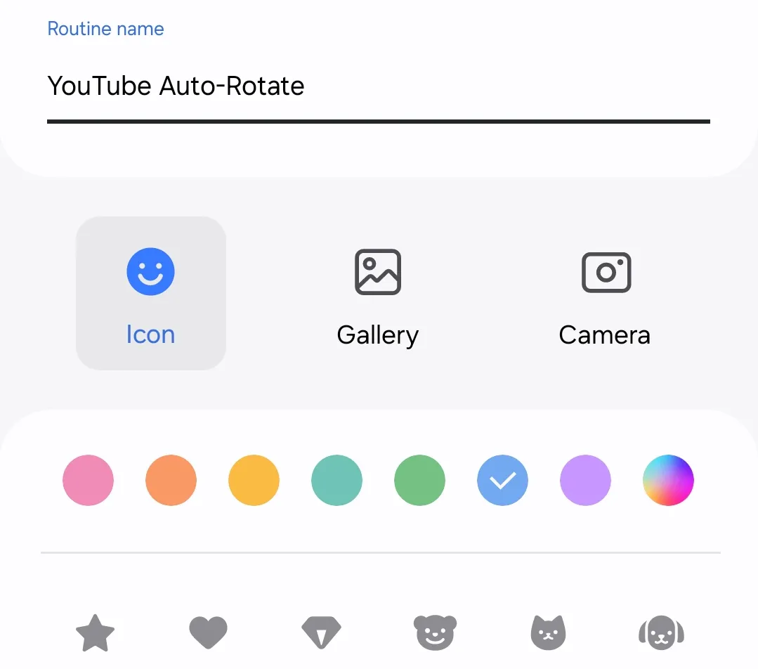 Màn hình đặt tên cho quy trình mới trong Samsung Modes and Routines, hiển thị tên 'YouTube Auto-Rotate' và các tùy chọn tùy chỉnh biểu tượng, màu sắc.