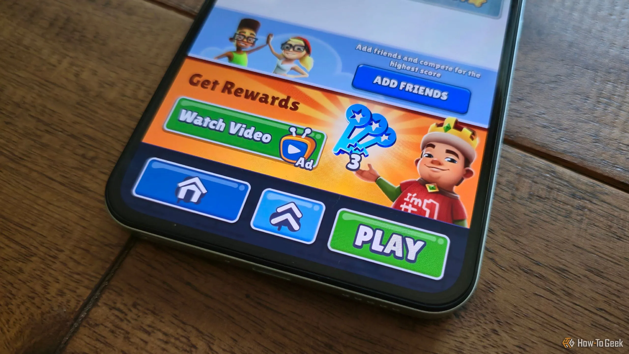Màn hình điện thoại hiển thị quảng cáo trong game Subway Surfers, một ví dụ về cách game miễn phí sử dụng các yếu tố khuyến khích chi tiêu, tương tự cơ chế cờ bạc.