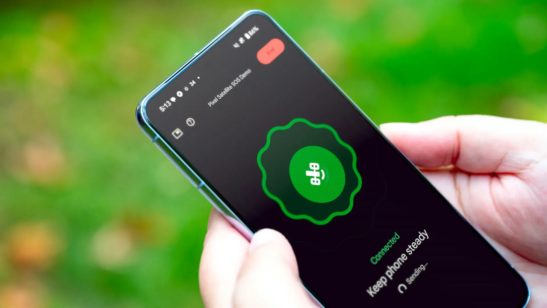 Màn hình điện thoại Pixel hiển thị tính năng SOS qua vệ tinh, minh họa khả năng liên lạc trong tình huống khẩn cấp tương tự như Meshtastic.