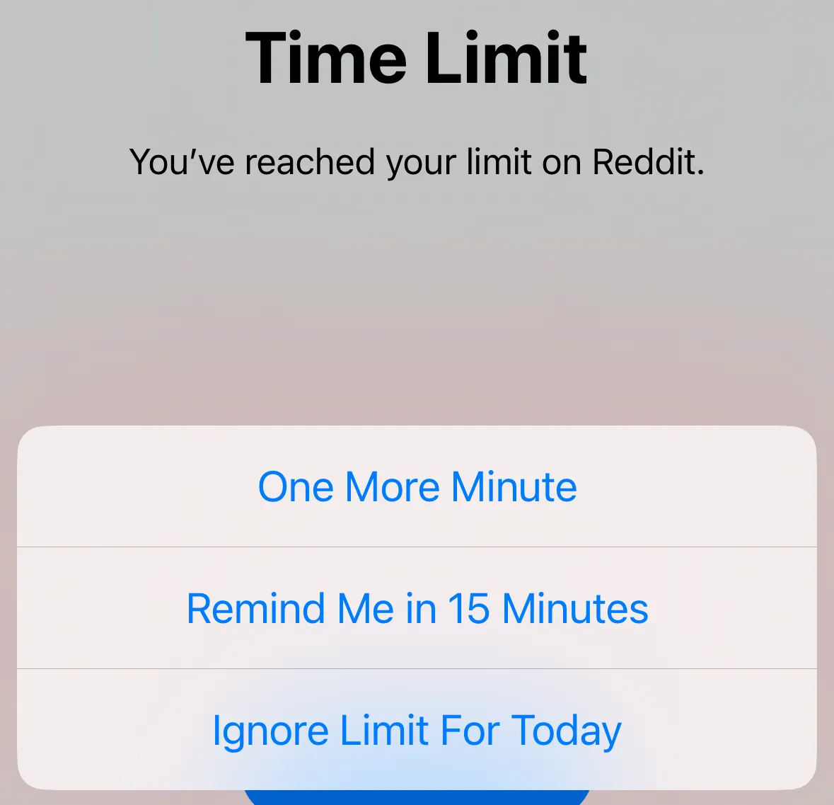 Màn hình iPhone hiển thị tính năng Giới hạn thời gian sử dụng (Screen Time) cho ứng dụng Reddit, giúp kiểm soát thời gian lướt mạng xã hội.