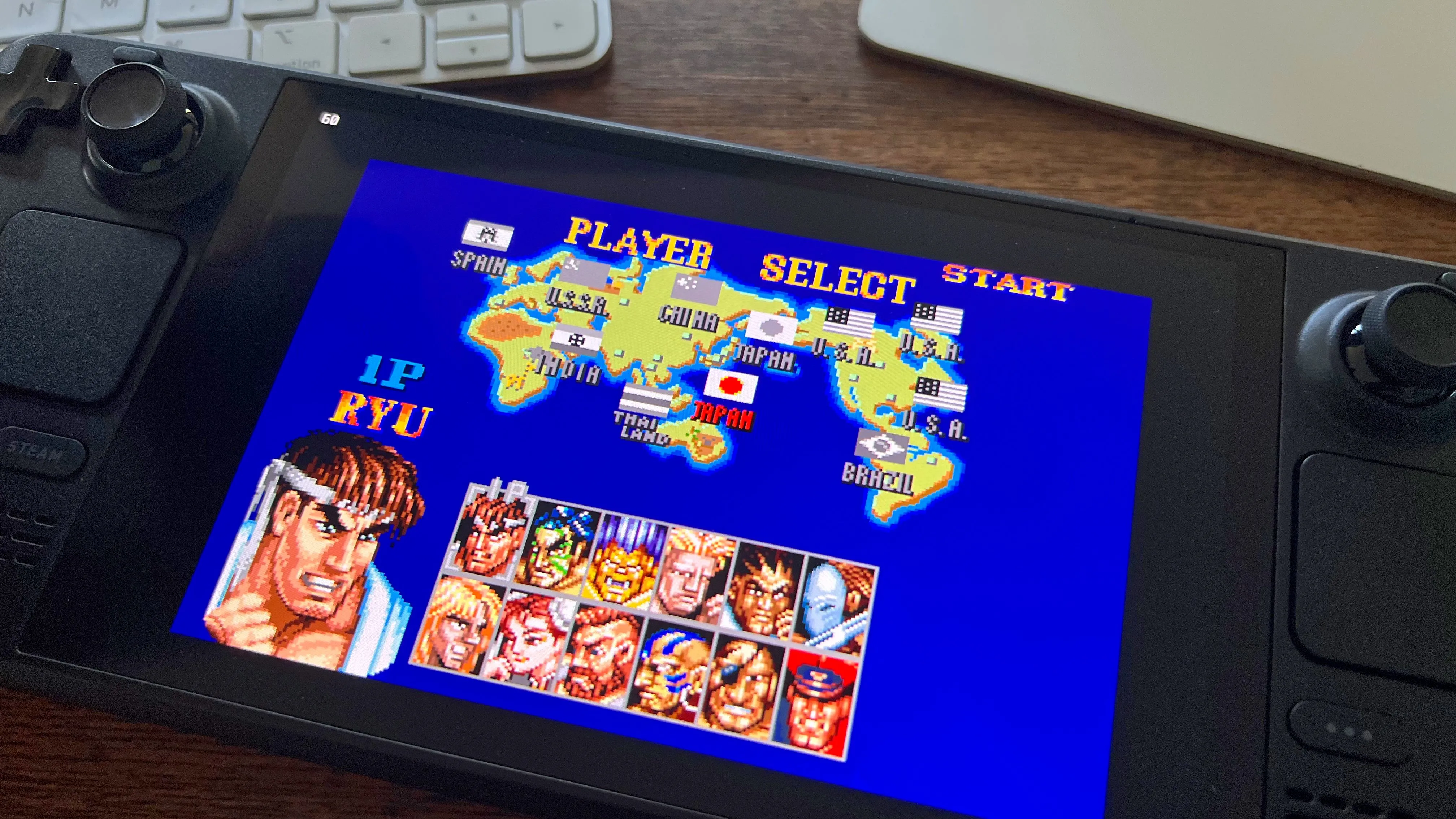 Màn hình Steam Deck hiển thị trò chơi Super Street Fighter II Turbo với giao diện game đối kháng cổ điển.