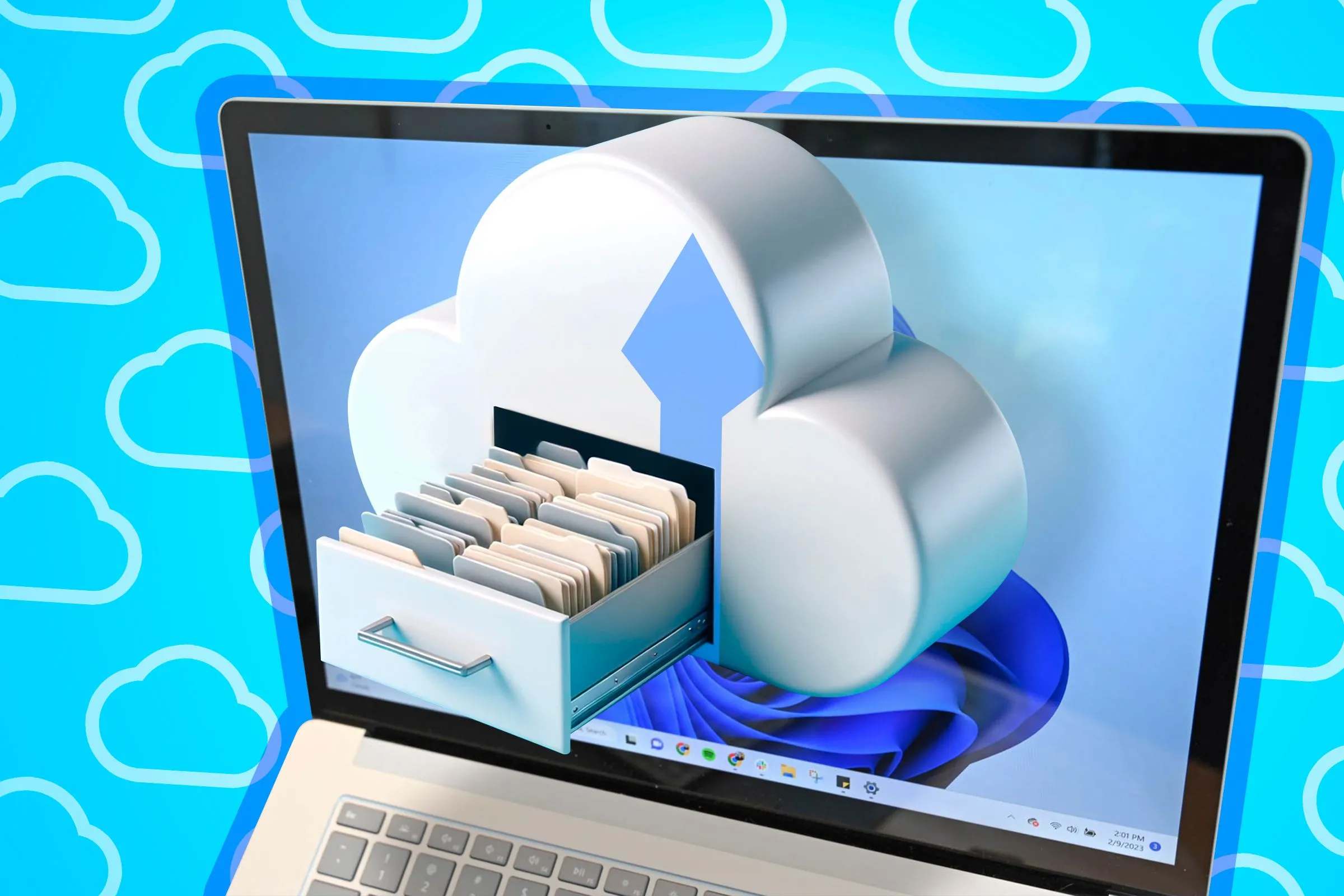 Máy tính xách tay với biểu tượng đám mây, tượng trưng cho dịch vụ lưu trữ đám mây và email trả phí như Google Workspace