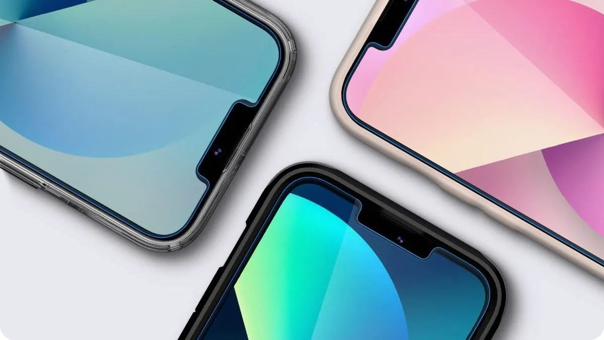 Miếng dán bảo vệ màn hình Spigen trên iPhone 14