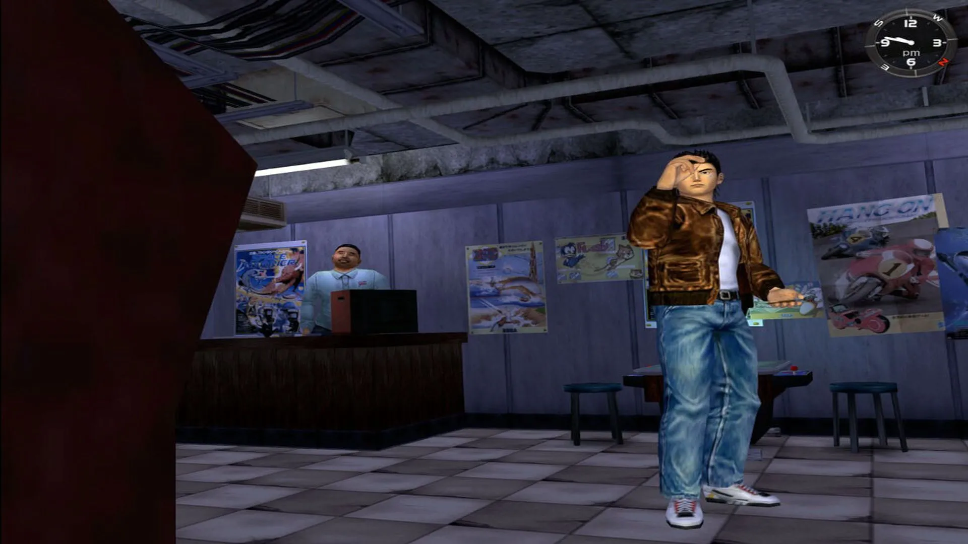 Nhân vật Ryo Hazuki đang chuẩn bị ném phi tiêu trong tựa game Shenmue kinh điển của Dreamcast, thể hiện đồ họa chi tiết của game.