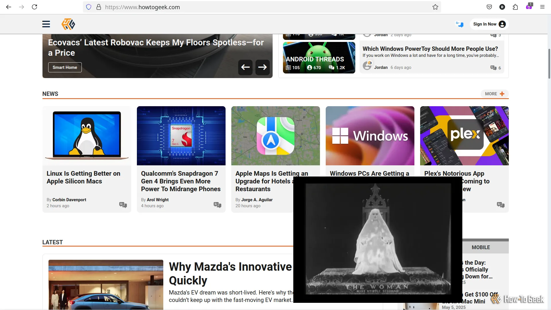 Trình duyệt Firefox hiển thị trang chủ How-To Geek và video Picture-in-Picture ở góc dưới bên phải.