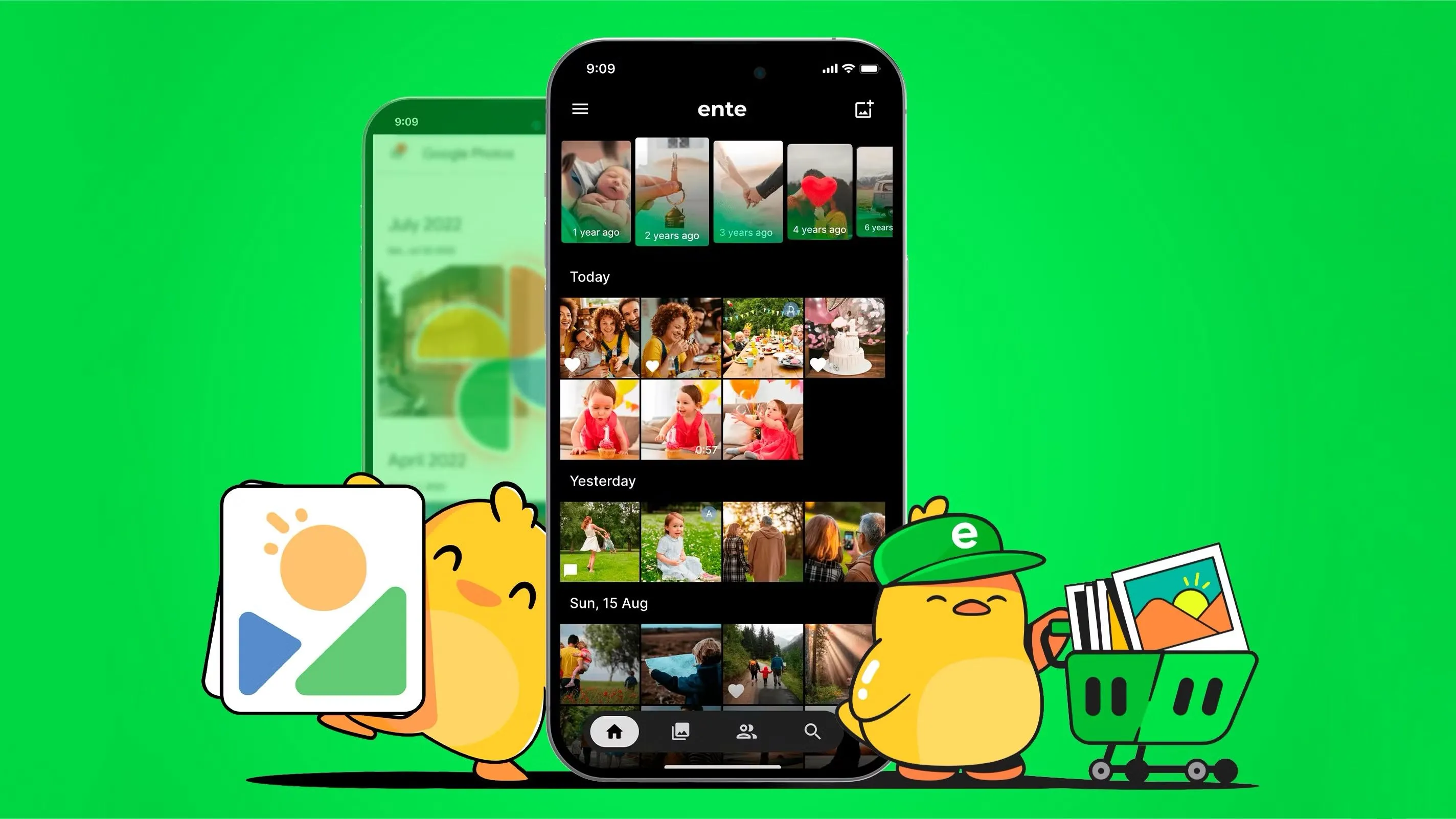 Ứng dụng Ente Photos trên màn hình điện thoại, bên cạnh linh vật của ứng dụng và điện thoại có Google Photos mờ ở hậu cảnh, thể hiện sự thay thế của Ente cho Google Photos.