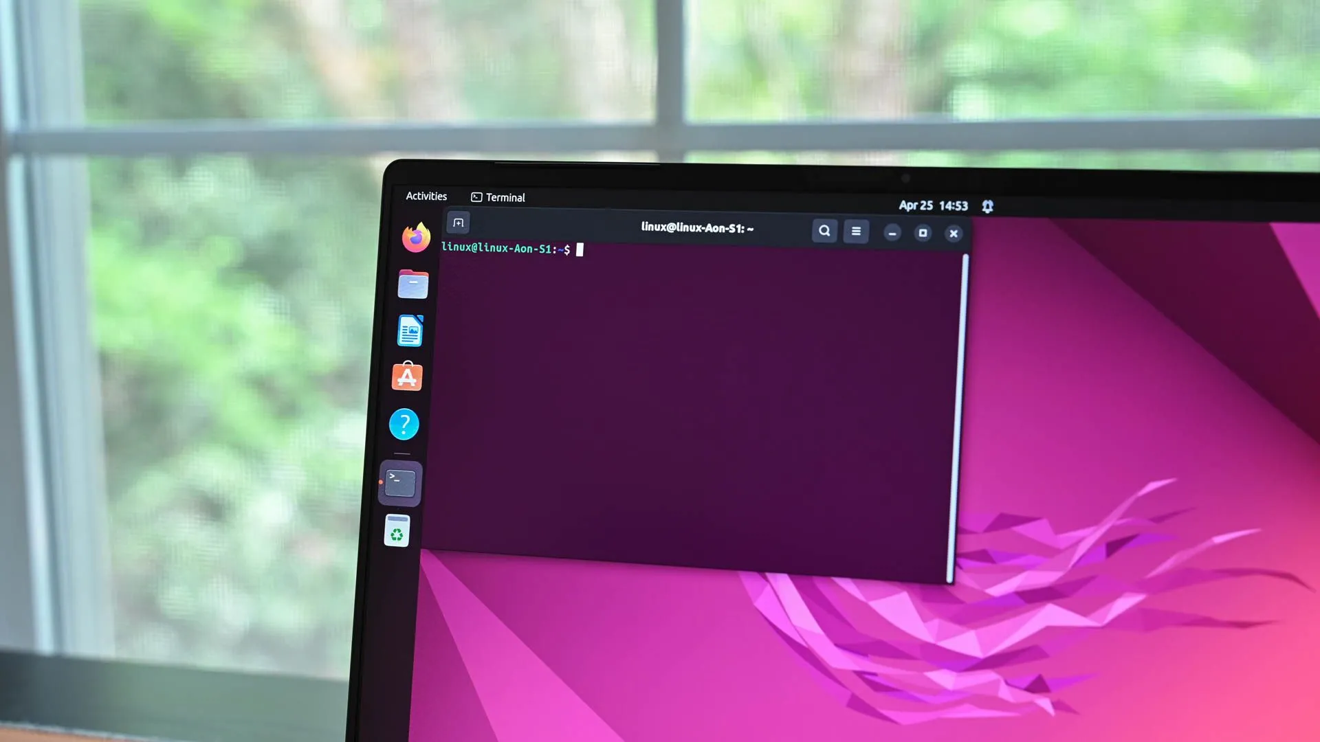 Ảnh chụp màn hình Một cửa sổ terminal trên Ubuntu Linux hiển thị kết quả tổng hợp quyền hạn tệp tin bằng lệnh stat và các bộ lọc.