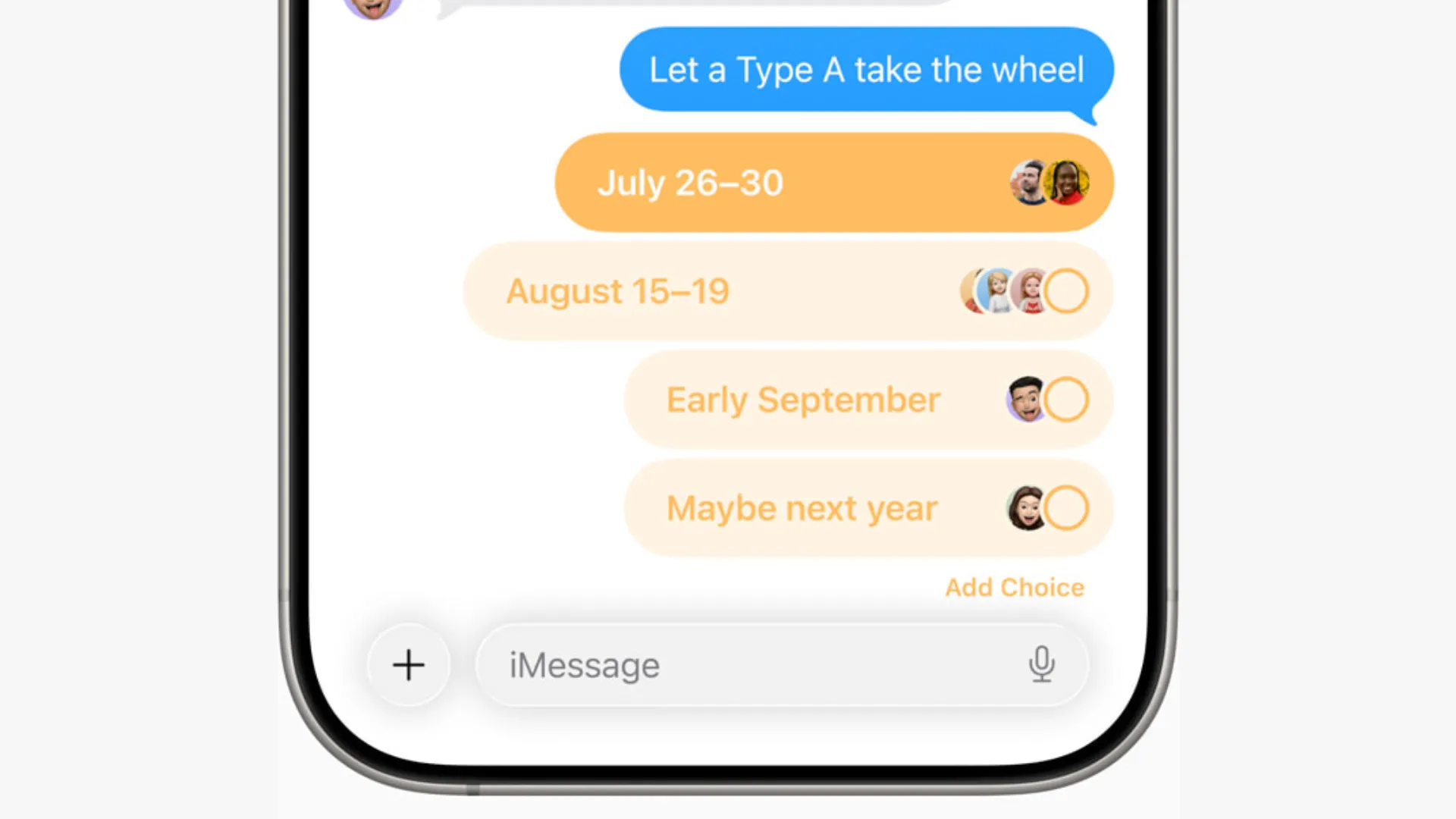 Ảnh chụp màn hình một cuộc thăm dò ý kiến đang hoạt động trong nhóm chat Apple Messages với iOS 26, hiển thị các lựa chọn và kết quả bình chọn theo thời gian thực.