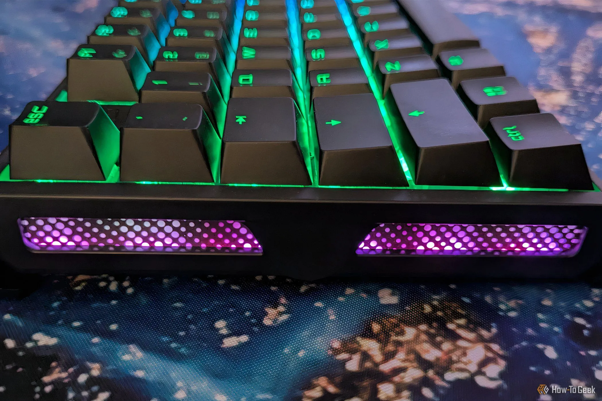 Bàn phím Cherry XTRFY MX 3.1 với hệ thống đèn LED RGB viền cạnh độc đáo