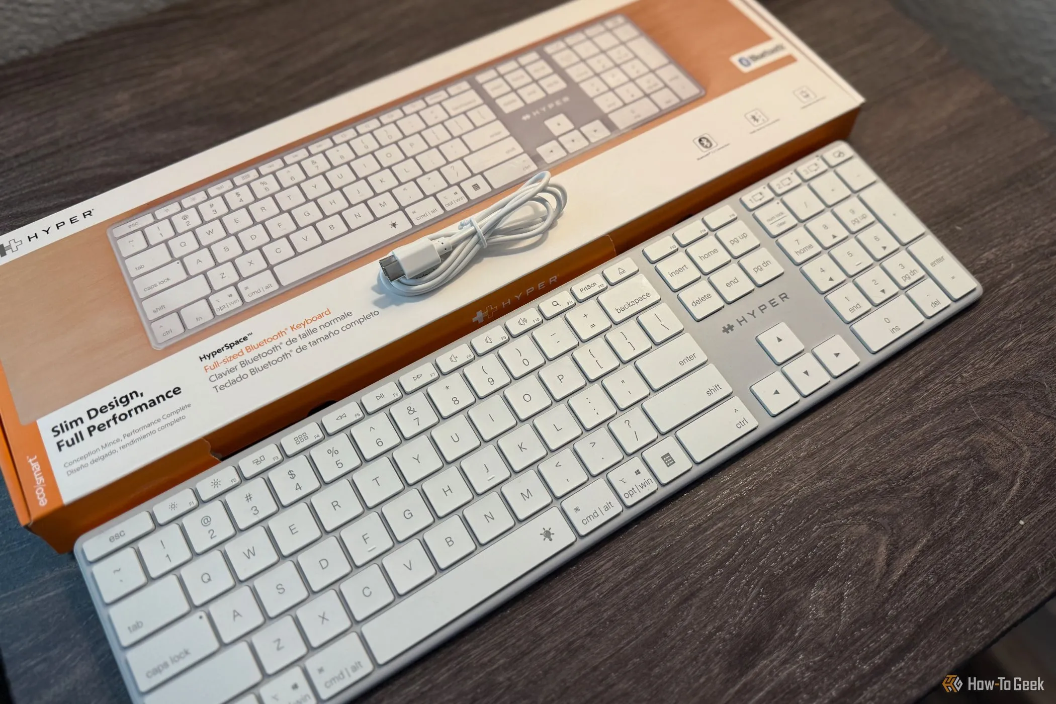 Bàn phím Hyper HyperSpace Bluetooth cùng hộp và cáp sạc USB-C đi kèm
