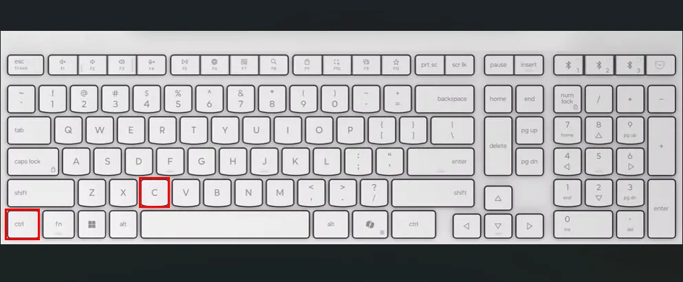 Bàn phím màu trắng với các ô màu đỏ làm nổi bật các phím Ctrl và C để sao chép tệp hoặc ngắt lệnh trên Ubuntu.