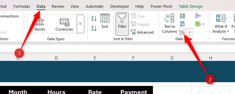 Biểu tượng &quot;Data Validation&quot; được chọn trong tab &quot;Data&quot; trên ribbon của Excel.