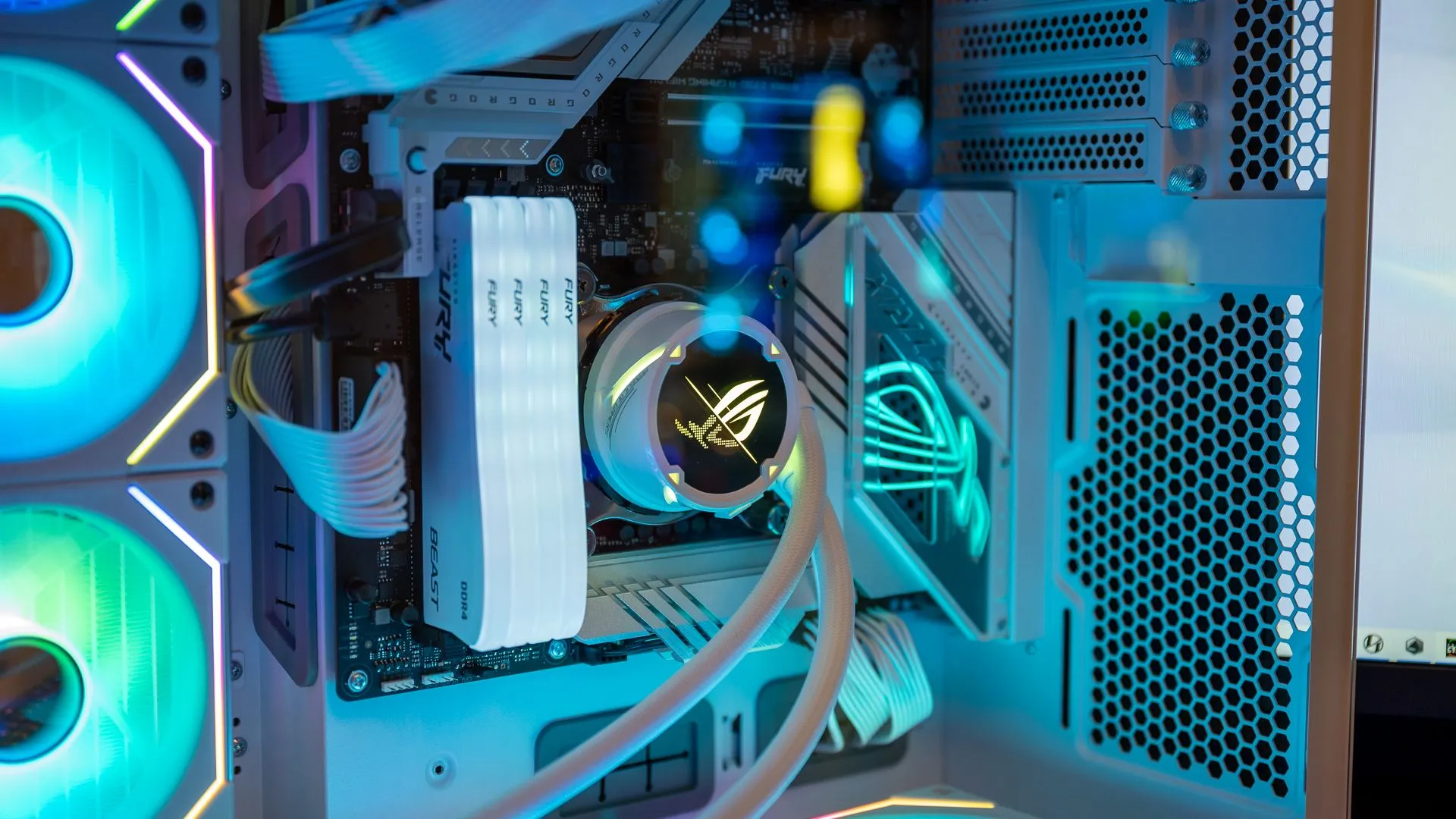 Bo mạch chủ với RAM RGB trong hệ thống PC gaming, minh họa các tính năng kết nối
