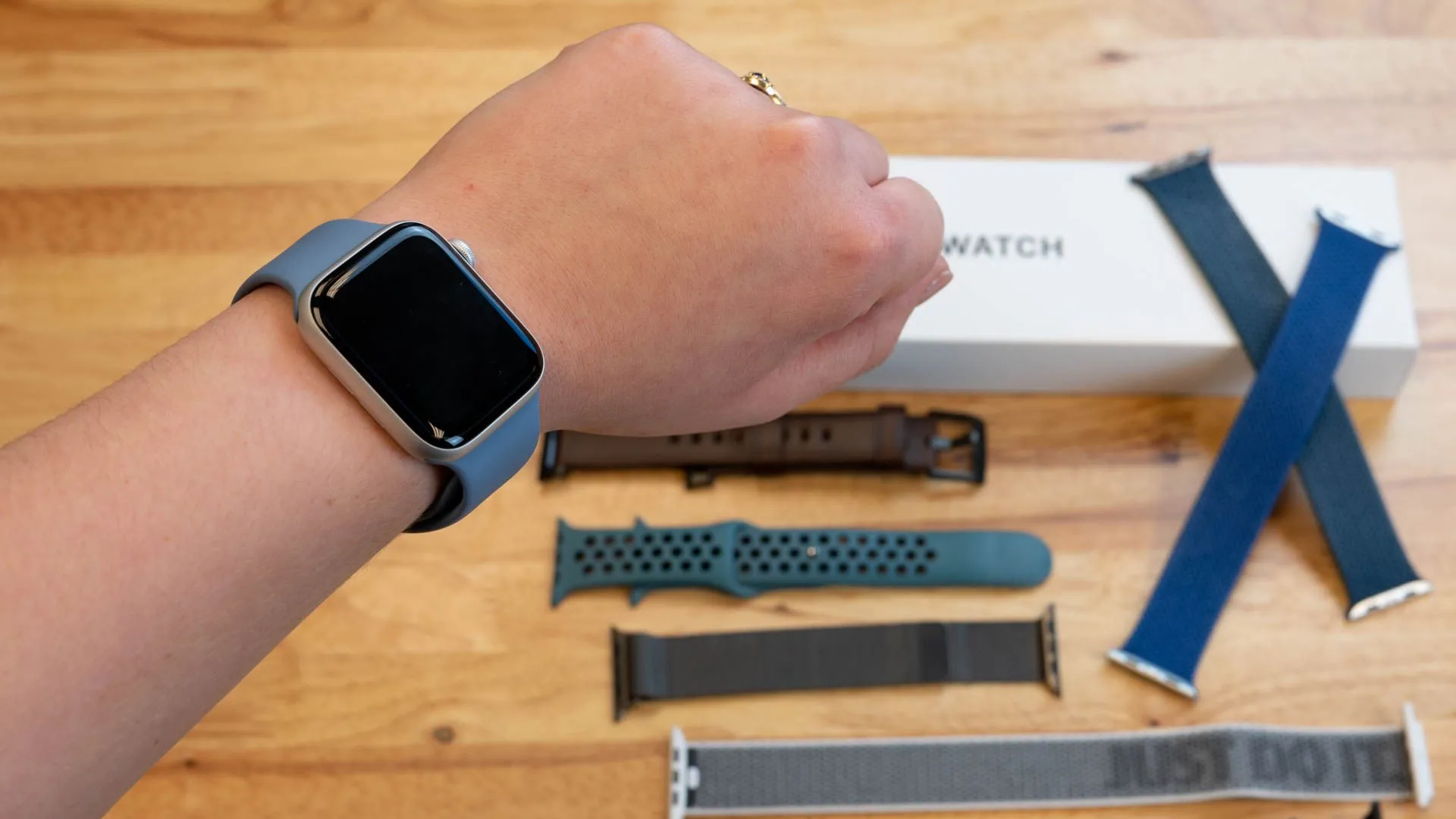 Bộ sưu tập dây đeo Apple Watch đa dạng tại cửa hàng