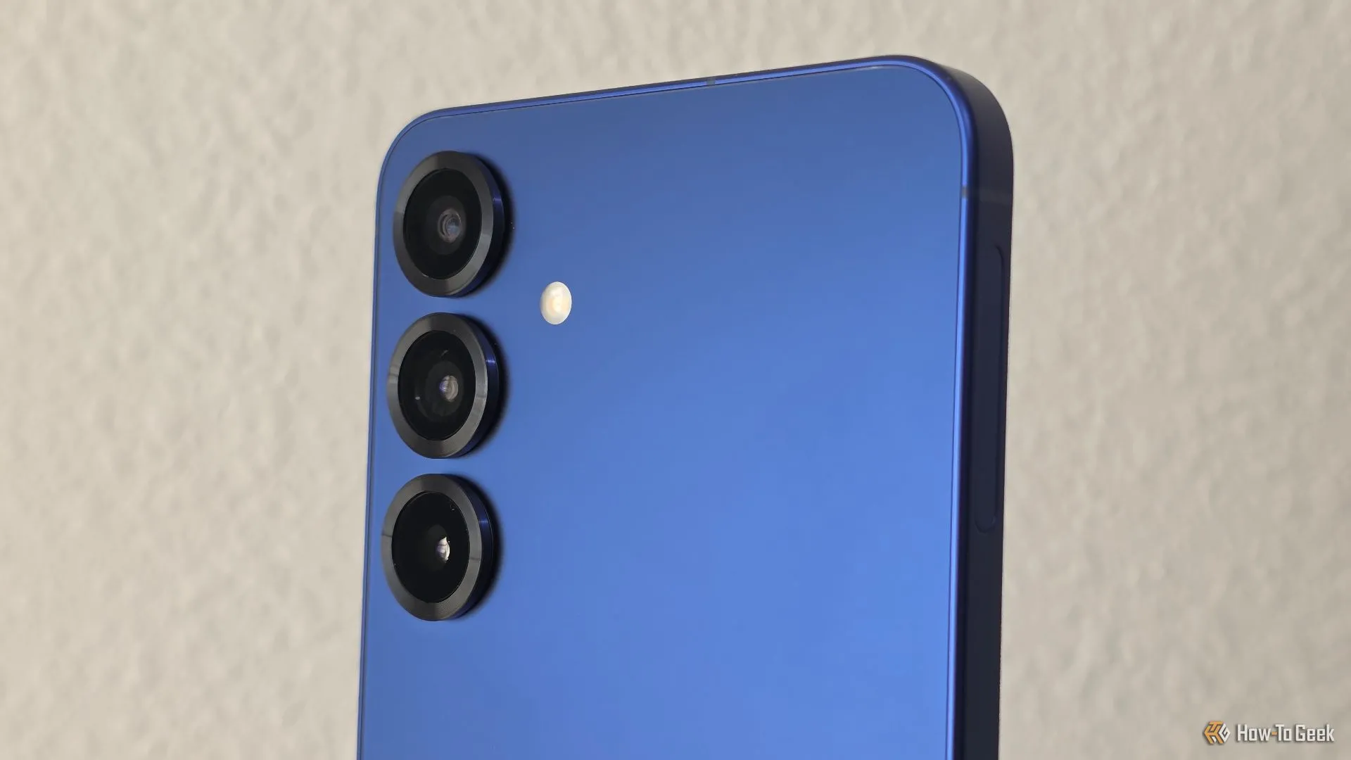Các cảm biến camera trên Samsung Galaxy S25 Plus.