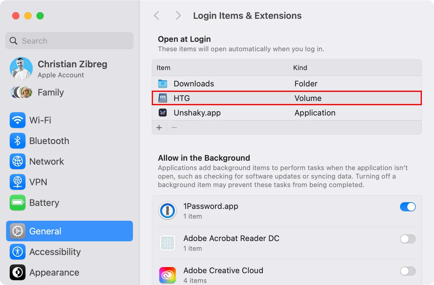 Cài đặt Hệ thống macOS hiển thị phần Login Items với một ổ đĩa máy chủ trong danh sách Open at Login.