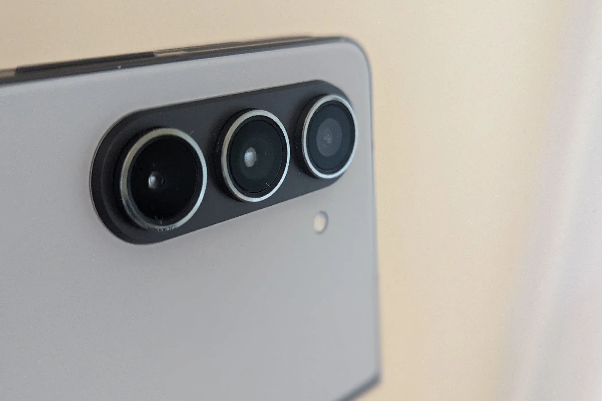 Camera Samsung Galaxy Z Fold 5 cho thấy sự tiến bộ của nhiếp ảnh di động