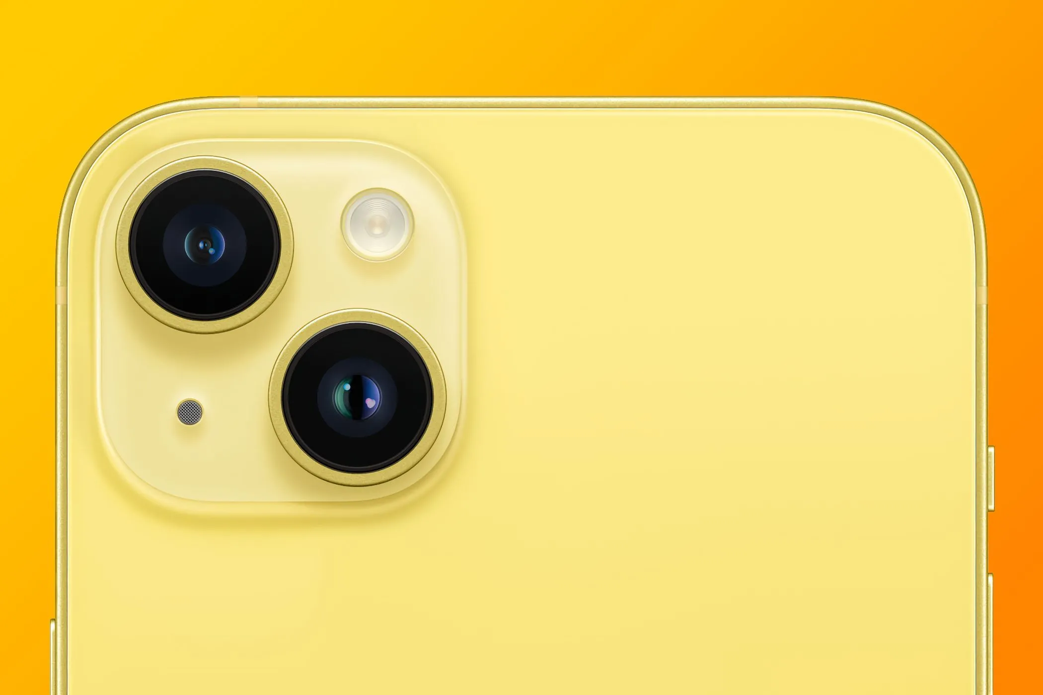 Cận cảnh cụm camera sau của iPhone 14 Plus màu vàng, minh họa xu hướng ra mắt màu mới giữa chu kỳ của Apple