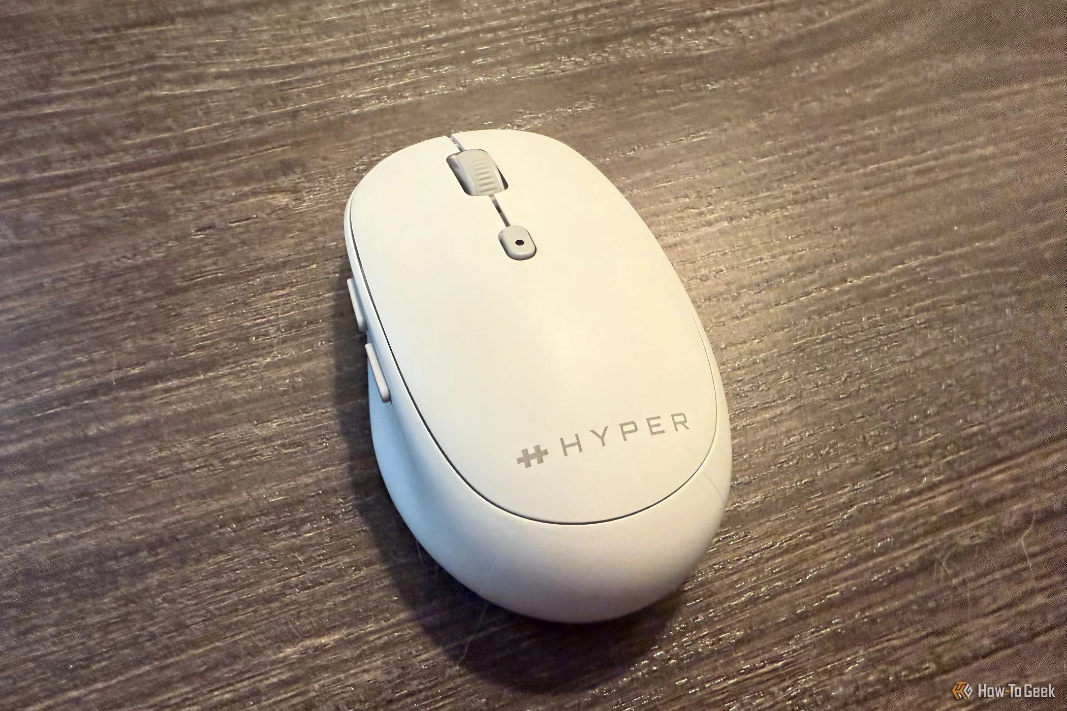 Cận cảnh nút cuộn, nút DPI và các nút bấm của chuột Hyper HyperSpace Bluetooth