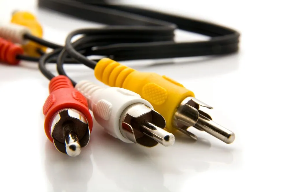 Cáp composite ba màu đỏ, trắng, vàng dùng để kết nối Nintendo Wii với TV cũ