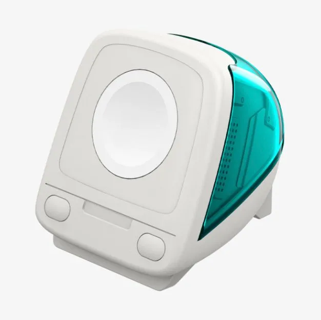Chân đế sạc Spigen Classic C1 cho Apple Watch với thiết kế mô phỏng iMac G3 màu xanh trong suốt, đặt trên bàn làm việc cùng Apple Watch đang sạc.