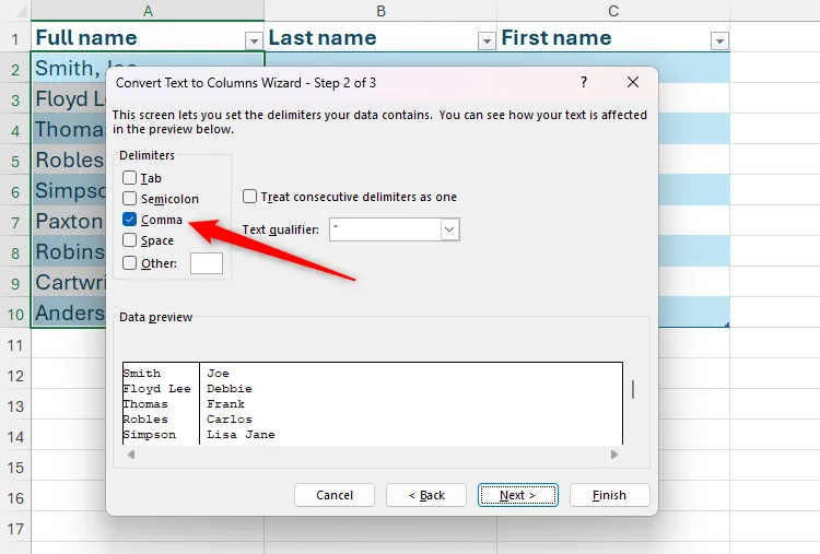Chỉ dấu phẩy được chọn làm dấu phân cách (delimiter) trong Convert Text to Columns Wizard để xử lý tên có nhiều từ.