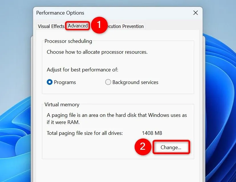 Cửa sổ &quot;Tùy chọn Hiệu suất&quot; (Performance Options) trên Windows 11 với nút &quot;Thay đổi&quot; (Change) được đánh dấu trong phần Bộ nhớ ảo (Virtual Memory)