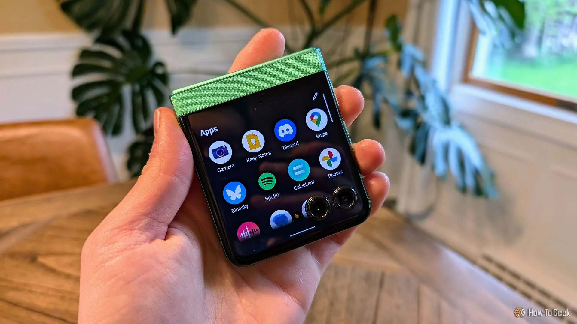 Danh sách ứng dụng trên màn hình phụ Moto Razr 2025