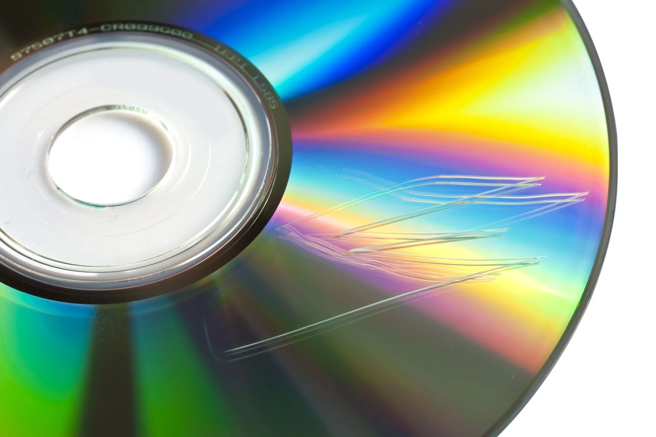 Đĩa CD hoặc DVD bị trầy xước, minh họa rủi ro hỏng đĩa vật lý