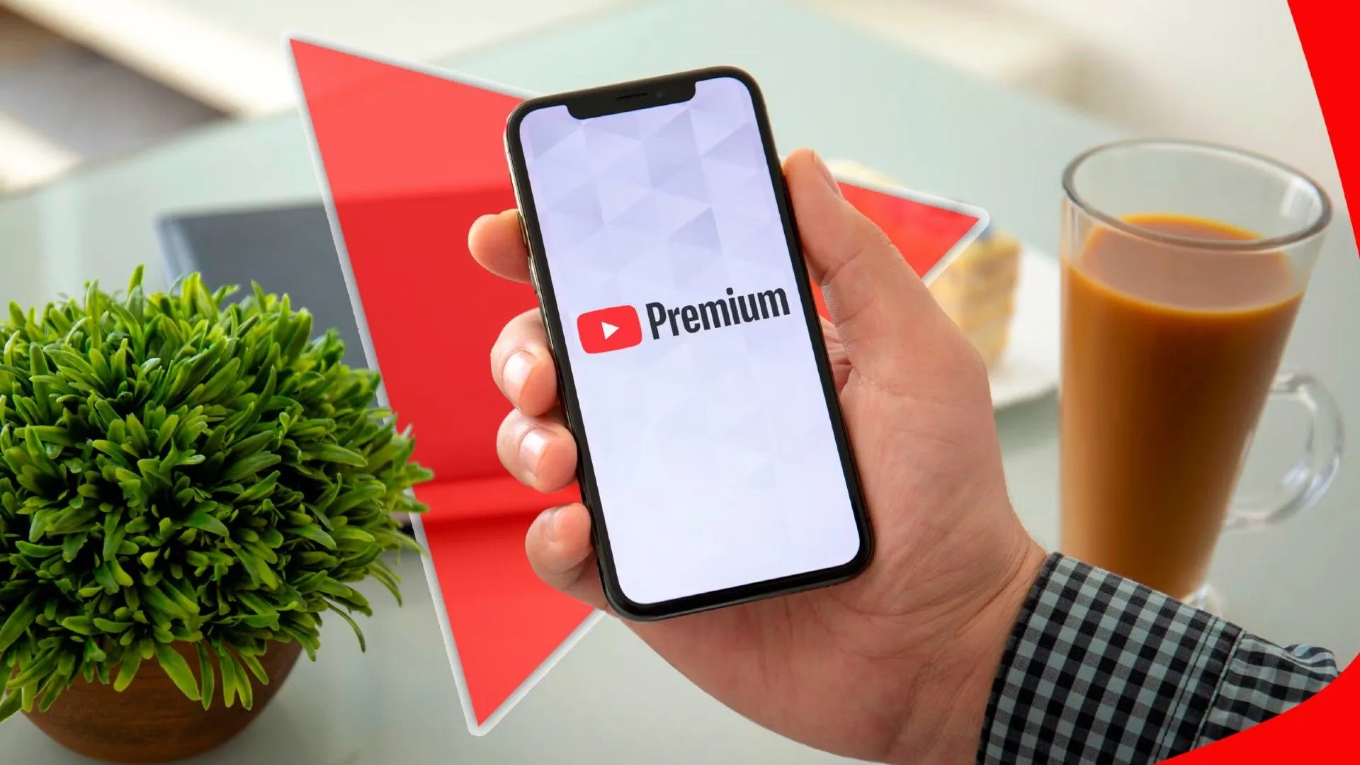 Điện thoại hiển thị logo YouTube Premium, liên quan đến các tính năng và trải nghiệm xem video chất lượng cao không quảng cáo