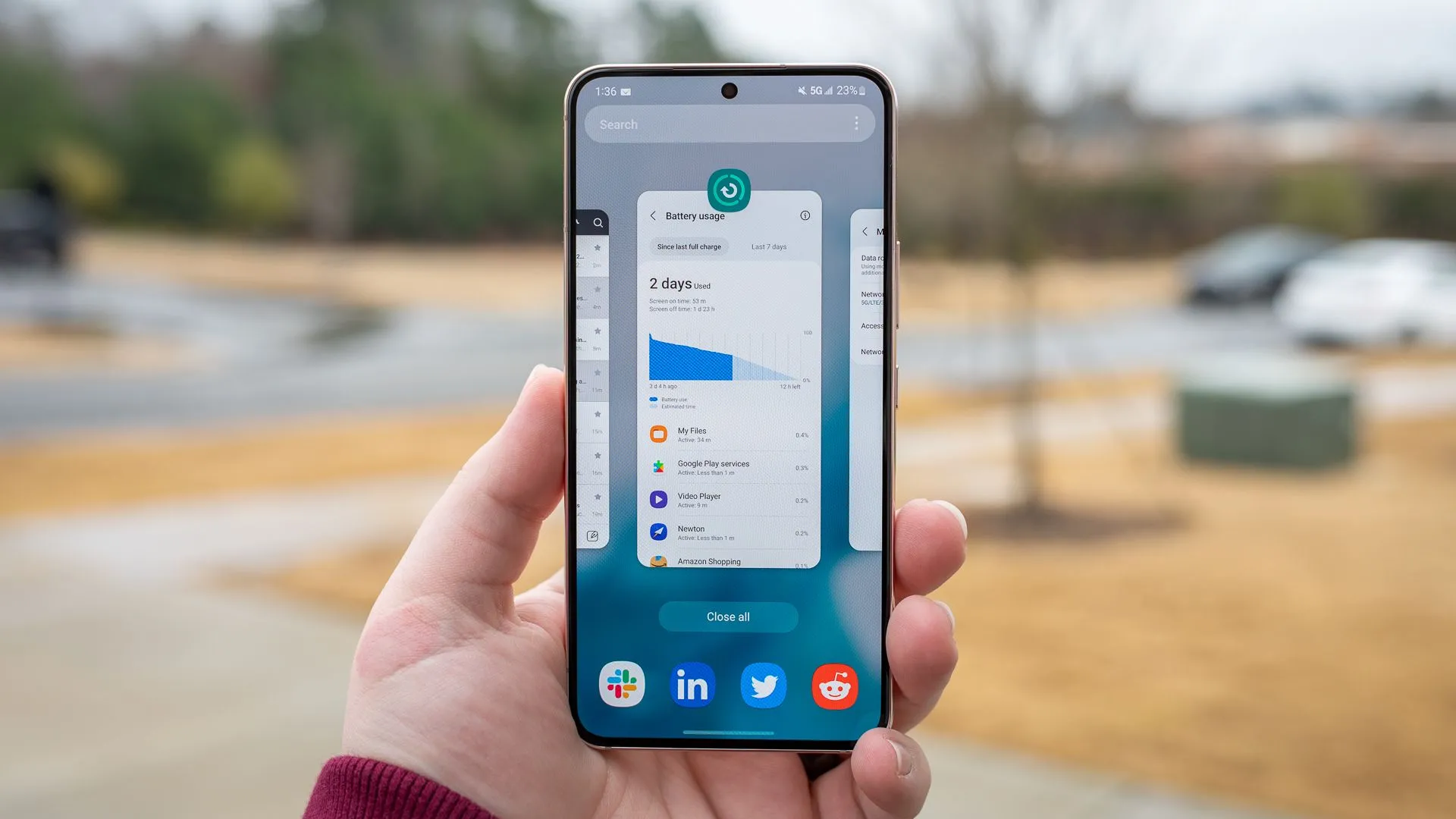 Điện thoại Samsung Galaxy S22, minh họa thiết bị Android mà người dùng có thể điều chỉnh cài đặt tối ưu pin để khắc phục sự cố tự động mở ứng dụng.