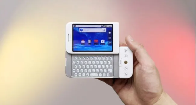 Điện thoại T-Mobile G1 màu nâu với bàn phím QWERTY trượt