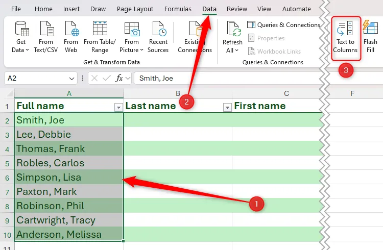 Dữ liệu trong bảng Excel được chọn và công cụ Text To Columns trên tab Data được làm nổi bật.