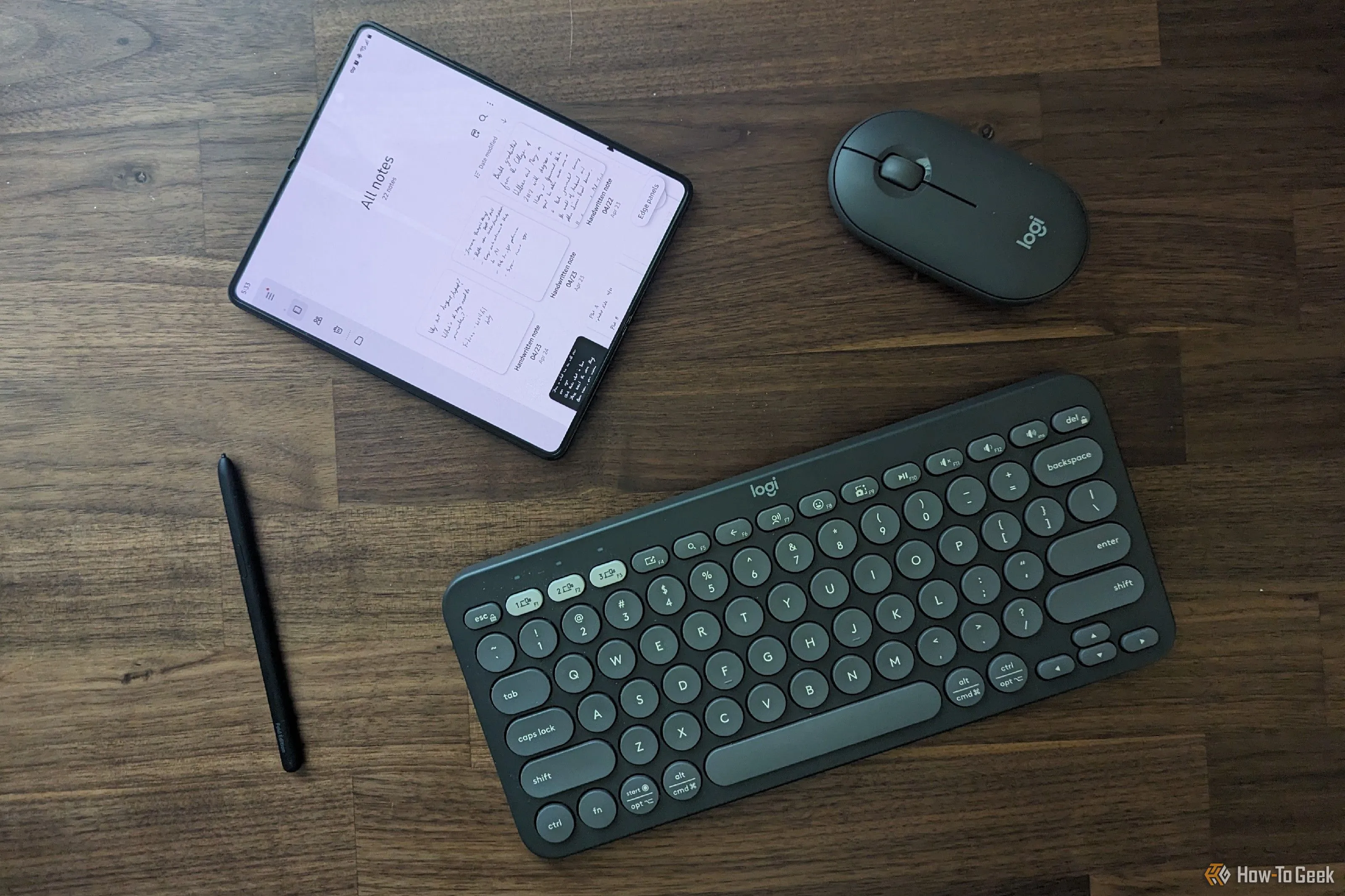 Galaxy Z Fold 5 với bút S Pen, bàn phím và chuột Bluetooth