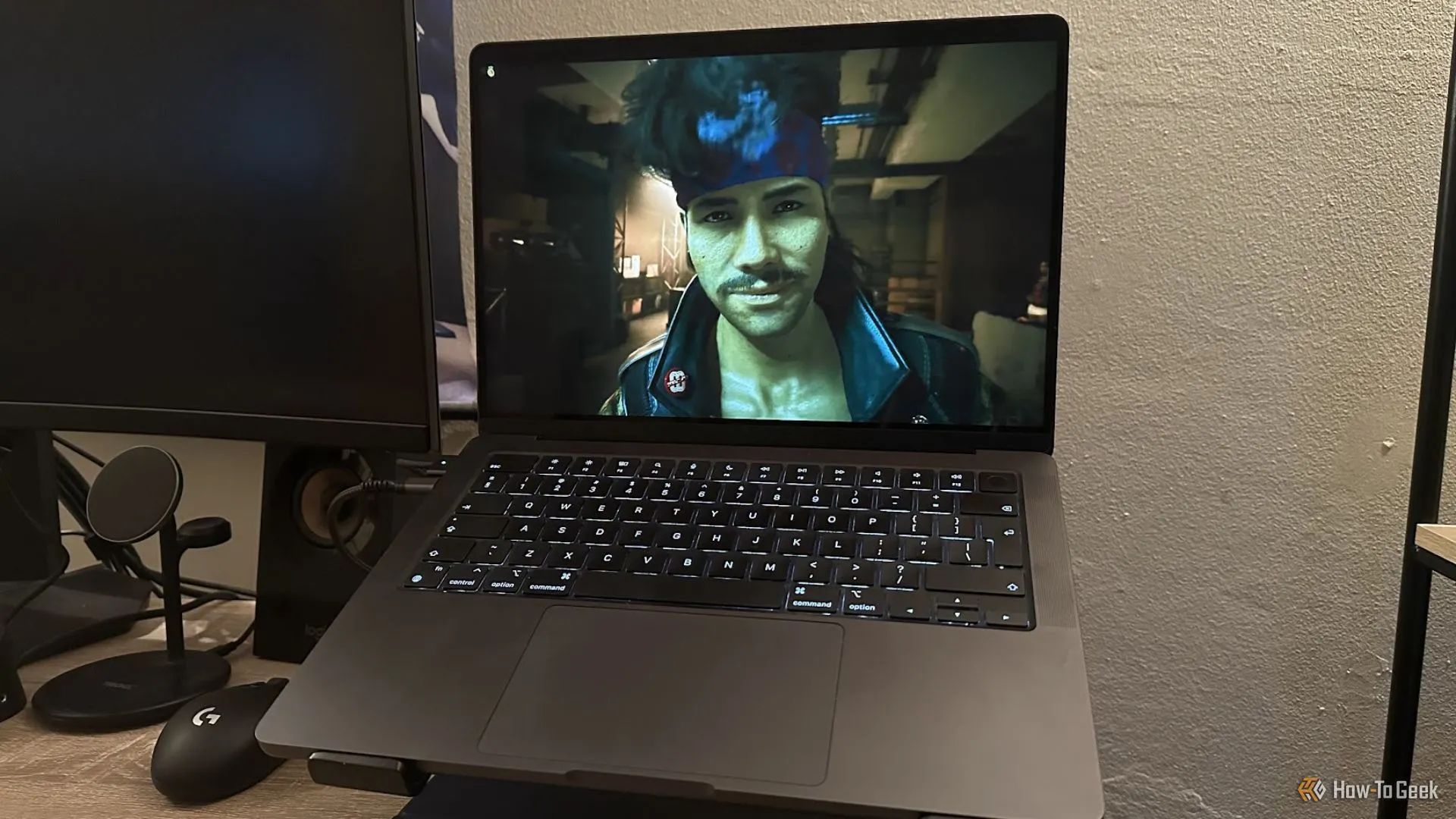 Game Cyberpunk 2077 đang chạy trên MacBook, minh họa khả năng tối ưu tốt của một số game dù có đồ họa phức tạp và dung lượng lớn.
