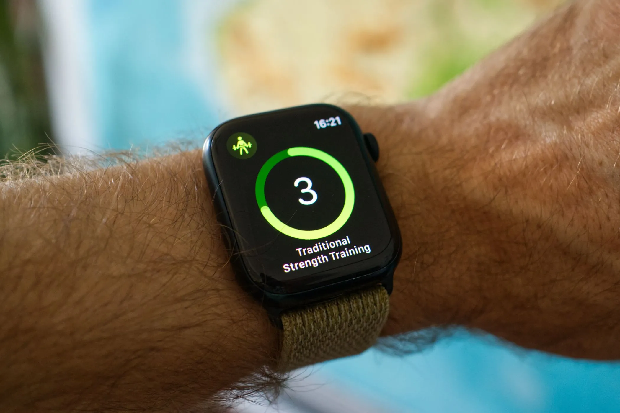 Giao diện Apple Watch Series 8 khi bắt đầu bài tập luyện sức mạnh trong ứng dụng Workout