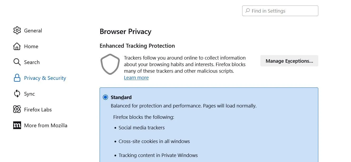 Giao diện cài đặt Bảo vệ Theo dõi Nâng cao (Enhanced Tracking Protection) trong trình duyệt Firefox, hiển thị các tùy chọn Standard, Strict và Custom.
